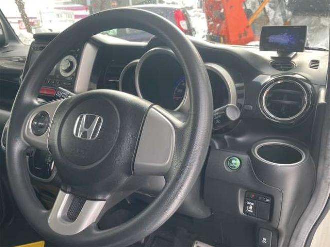 N-BOXカスタムG Lパッケージ 4WD　エンスタ　HID　TRC　パワースライド 660