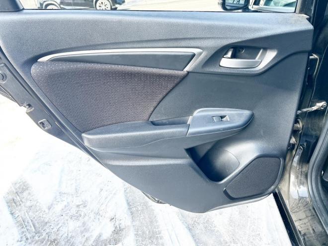 フィットハイブリッド1.5ハイブリッドFパッケージ 4WD　ローンが不安な方＜優遇ローン＞　本州仕入　寒冷地仕様　純正SDナビTV　スマートキー　バックカメラ 1500 5Dr