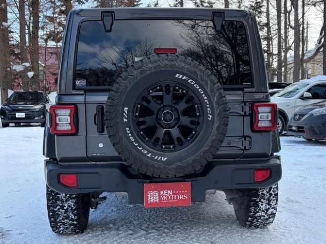 ラングラーアンリミテッド サハラ 3.6L 4WD　グラナイトグレー　エアコン　クルコン　パワステ　パワーウィンドウ　フロントカメラ　バックカメラ　キーレスエントリー　アルミホイール　ABS　横滑り防止装置　盗難防止装置　フルセグTV 正規輸入車 3600