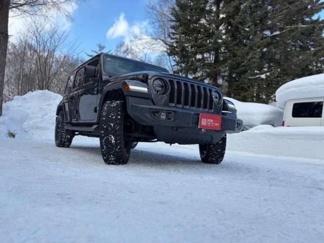 ラングラーアンリミテッド サハラ 3.6L 4WD　グラナイトグレー　エアコン　クルコン　パワステ　パワーウィンドウ　フロントカメラ　バックカメラ　キーレスエントリー　アルミホイール　ABS　横滑り防止装置　盗難防止装置　フルセグTV 正規輸入車 3600