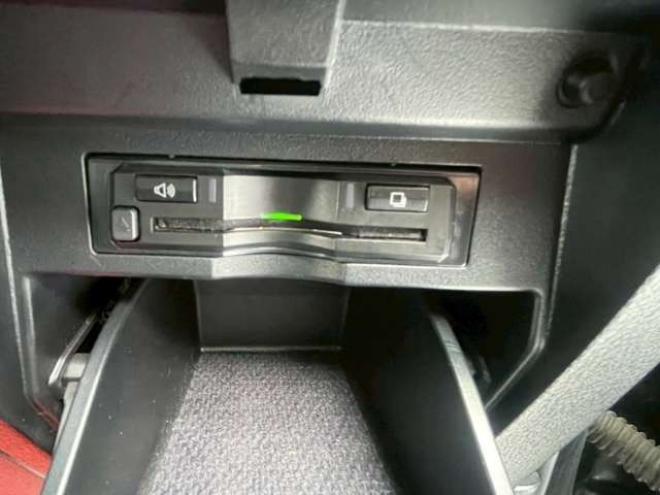 ヴェルファイア2.5 Z Gエディション 4WD　クルーズコントロール　アイドリングストップ　ABS　エアコン　パワステ　パワーウィンドウ　スマートキー　キーレス　オットマン　電動シート　3列シート　両側電動スライドドア　アルミホイール　MTモード 2500