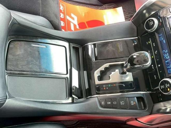 ヴェルファイア2.5 Z Gエディション 4WD　クルーズコントロール　アイドリングストップ　ABS　エアコン　パワステ　パワーウィンドウ　スマートキー　キーレス　オットマン　電動シート　3列シート　両側電動スライドドア　アルミホイール　MTモード 2500