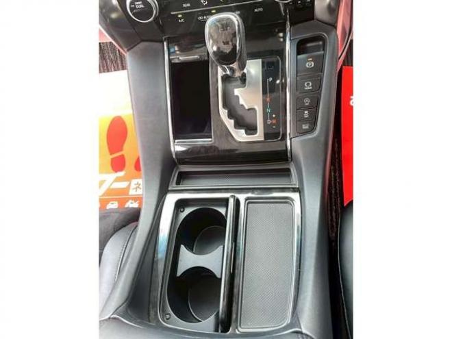 ヴェルファイア2.5 Z Gエディション 4WD　クルーズコントロール　アイドリングストップ　ABS　エアコン　パワステ　パワーウィンドウ　スマートキー　キーレス　オットマン　電動シート　3列シート　両側電動スライドドア　アルミホイール　MTモード 2500