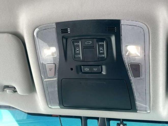 ヴェルファイア2.5 Z Gエディション 4WD　クルーズコントロール　アイドリングストップ　ABS　エアコン　パワステ　パワーウィンドウ　スマートキー　キーレス　オットマン　電動シート　3列シート　両側電動スライドドア　アルミホイール　MTモード 2500