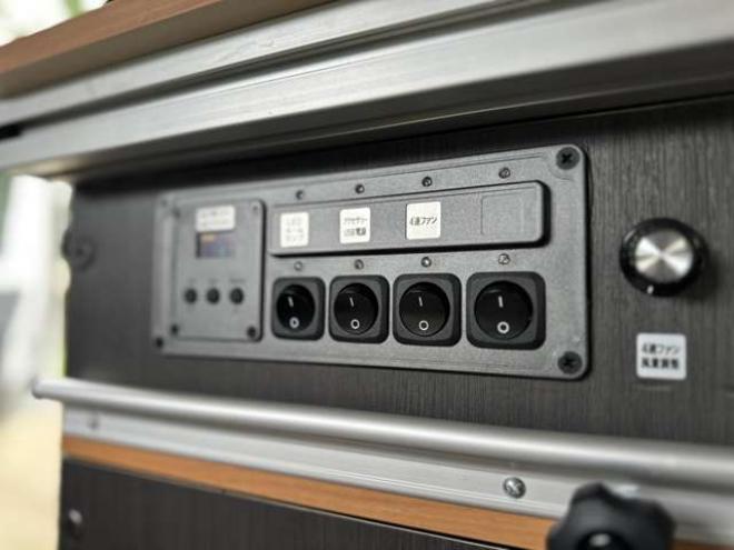 タウンエースバン1.5 GL 4WD　アルトピアーノ　ベージュツートン全塗装済　ベッドキット　セカンドバッテリー　ETC　フルセグTVナビ　バックカメラ　アイドリングストップ　ABS　レーンキープアシスト　盗難防止装置　パワステ　パワーウィンドウ 1500