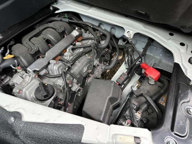 タウンエースバン1.5 GL 4WD　アルトピアーノ　ベージュツートン全塗装済　ベッドキット　セカンドバッテリー　ETC　フルセグTVナビ　バックカメラ　アイドリングストップ　ABS　レーンキープアシスト　盗難防止装置　パワステ　パワーウィンドウ 1500