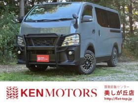 キャラバン　NV350 2.5 プレミアムGX ロングボディ ディーゼルターボ 4WD　ABS　衝突軽減ブレーキ　横滑防止装置　盗難防止装置　エアコン　パワステ　パワーウィンドウ　キーレス　片側スライドドア　フォグランプ　ETC　エアバッグ　オリジナル全塗装アンビルグレー　フロントグリル 2500
