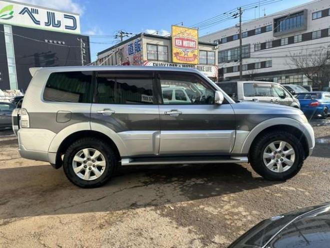 パジェロ3.2 ロング エクシード ディーゼルターボ 4WD　クルーズコントロール　パワステ　パワーウィンドウ　ABS　純正ナビ　バックカメラ　横滑り防止装置　盗難防止装置　純正アルミホイール 3200