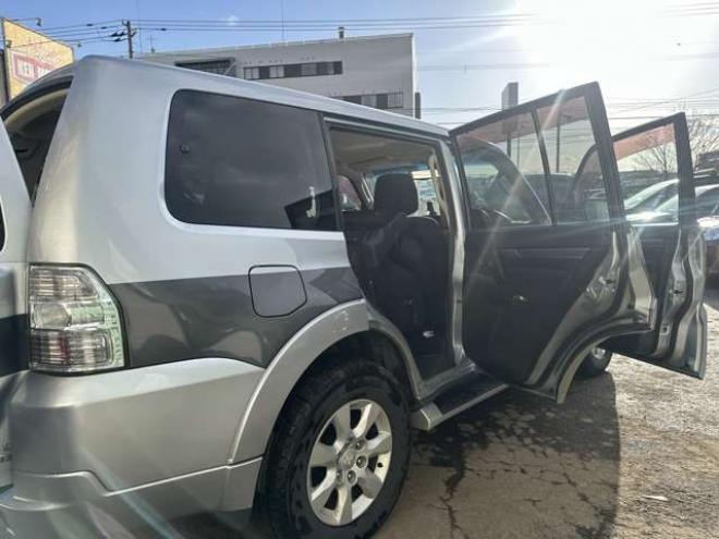 パジェロ3.2 ロング エクシード ディーゼルターボ 4WD　クルーズコントロール　パワステ　パワーウィンドウ　ABS　純正ナビ　バックカメラ　横滑り防止装置　盗難防止装置　純正アルミホイール 3200