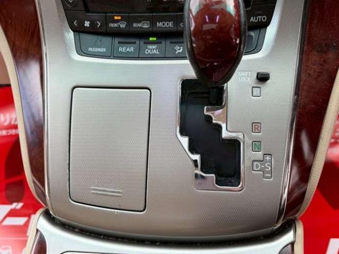 アルファード3.5 350G Lパッケージ 4WD　ETC　後席モニター　両側電動スライドドア　社外エンジンスターター　パワーウィンドウ　パワーバックドア　純正ナビ　　バックカメラ　キーレス　3列シート　ABS 電動シート　シートヒーター　パワステ 3500