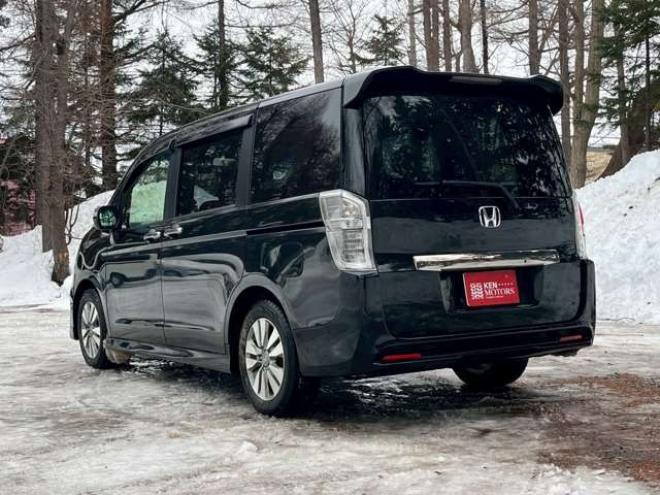 ステップワゴン2.0 スパーダ Z クールスピリット 4WD　純正地デジナビ　エンジンスターター　クルーズコントロール　フリップダウン　ABS　パワステ　パワーウィンドウ　キーレスエントリー　スマートキー　3列シート　両側電動スライドドア　社外アルミ 2000