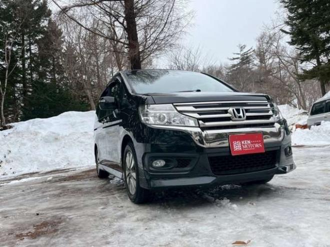 ステップワゴン2.0 スパーダ Z クールスピリット 4WD　純正地デジナビ　エンジンスターター　クルーズコントロール　フリップダウン　ABS　パワステ　パワーウィンドウ　キーレスエントリー　スマートキー　3列シート　両側電動スライドドア　社外アルミ 2000