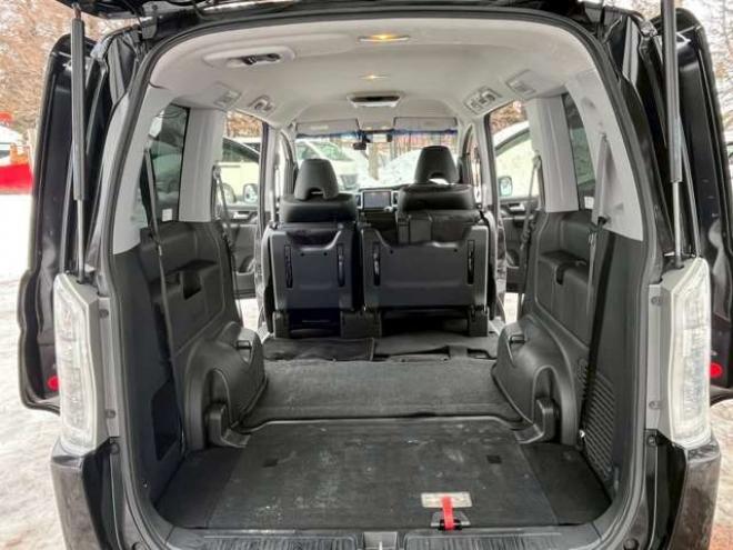 ステップワゴン2.0 スパーダ Z クールスピリット 4WD　純正地デジナビ　エンジンスターター　クルーズコントロール　フリップダウン　ABS　パワステ　パワーウィンドウ　キーレスエントリー　スマートキー　3列シート　両側電動スライドドア　社外アルミ 2000