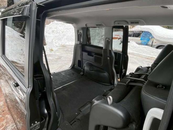 ステップワゴン2.0 スパーダ Z クールスピリット 4WD　純正地デジナビ　エンジンスターター　クルーズコントロール　フリップダウン　ABS　パワステ　パワーウィンドウ　キーレスエントリー　スマートキー　3列シート　両側電動スライドドア　社外アルミ 2000