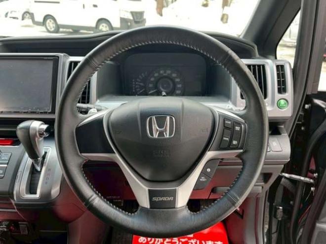 ステップワゴン2.0 スパーダ Z クールスピリット 4WD　純正地デジナビ　エンジンスターター　クルーズコントロール　フリップダウン　ABS　パワステ　パワーウィンドウ　キーレスエントリー　スマートキー　3列シート　両側電動スライドドア　社外アルミ 2000