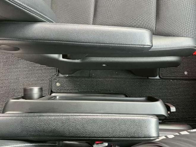 ステップワゴン2.0 スパーダ Z クールスピリット 4WD　純正地デジナビ　エンジンスターター　クルーズコントロール　フリップダウン　ABS　パワステ　パワーウィンドウ　キーレスエントリー　スマートキー　3列シート　両側電動スライドドア　社外アルミ 2000