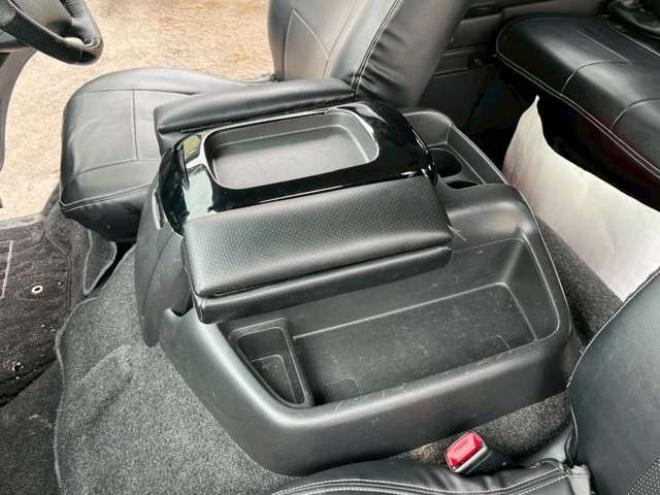 ハイエース2.7 GL ロング ミドルルーフ 4WD　10人乗り　パワステ　パワーウィンドウ　エアコン　社外ナビ　後席モニター　キーレスエントリー　片側スライドドア　盗難防止装置　フロントモデリスタ 2700