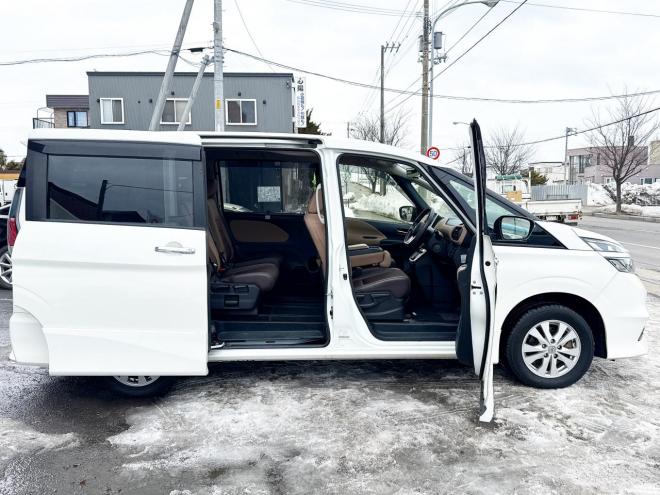 セレナ2.0ハイウェイスター 4WD ローンが不安な方＜優遇ローン＞ 4WD 2000 5Dr　本州仕入 寒冷地仕様 ユーザー買取車　インテリジェントルームミラー　プロパイロット　ハンズフリーパワスラ　両側パワスラ　電動パーキング　ドラレコ　アラウンドビューモニター　ETC