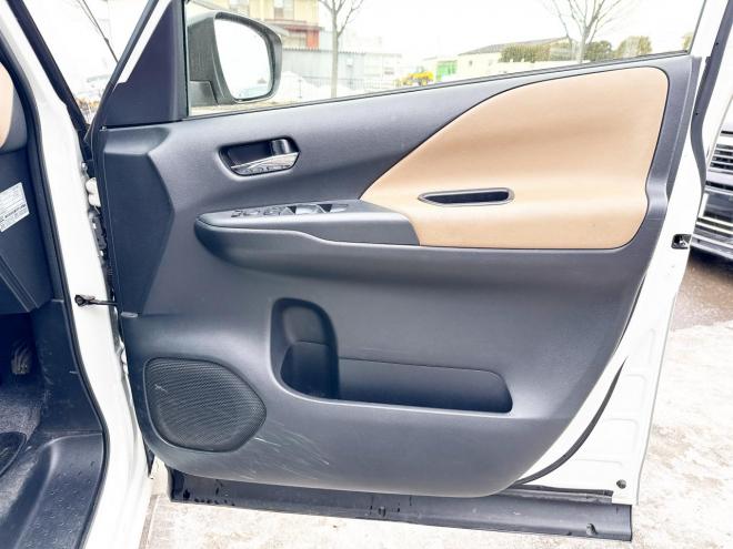 セレナ2.0ハイウェイスター 4WD ローンが不安な方＜優遇ローン＞ 4WD 2000 5Dr　本州仕入 寒冷地仕様 ユーザー買取車　インテリジェントルームミラー　プロパイロット　ハンズフリーパワスラ　両側パワスラ　電動パーキング　ドラレコ　アラウンドビューモニター　ETC