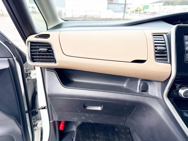 セレナ2.0ハイウェイスター 4WD ローンが不安な方＜優遇ローン＞ 4WD 2000 5Dr　本州仕入 寒冷地仕様 ユーザー買取車　インテリジェントルームミラー　プロパイロット　ハンズフリーパワスラ　両側パワスラ　電動パーキング　ドラレコ　アラウンドビューモニター　ETC