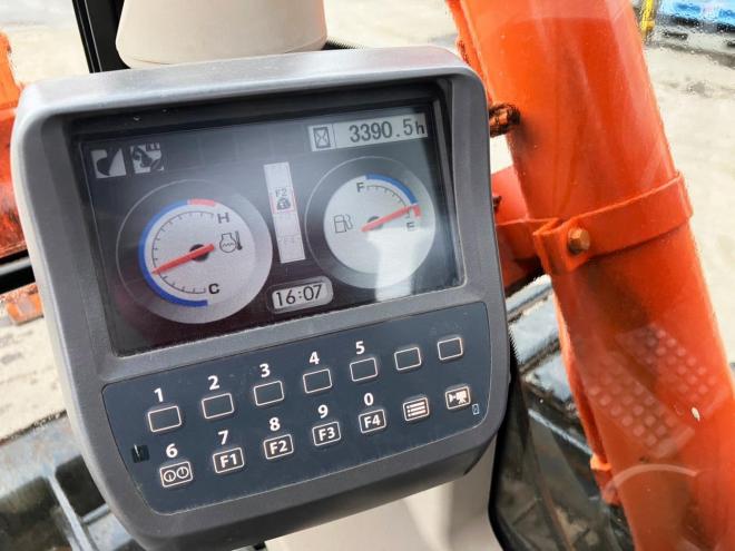 バックホー日立　中古　ZX70-3　建機