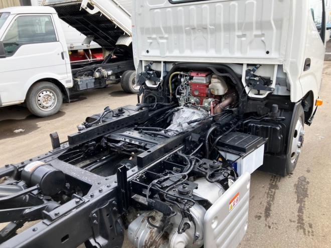 デュトロ中古　低床4WD　土砂ダンプ