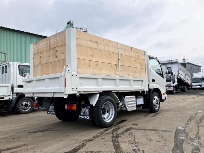 デュトロ中古　低床4WD　土砂ダンプ