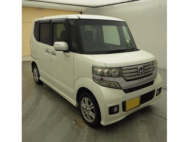 N-BOXカスタムGLパッケージ検9/7パワースライドドア、プッシュスタート、スマートキー、横揺れ防止、イモビライザー、ディスチャージライト、アイドリンクストップ、 4WD 660 5Dr