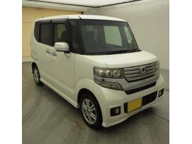 N-BOX　カスタムGLパッケージ検9/7パワースライドドア、プッシュスタート、スマートキー、横揺れ防止、イモビライザー、ディスチャージライト、アイドリンクストップ、 4WD 660 5Dr