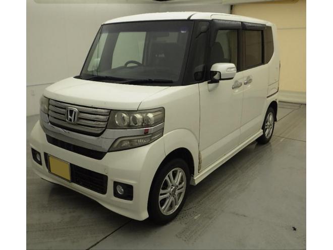 N-BOXカスタムGLパッケージ検9/7パワースライドドア、プッシュスタート、スマートキー、横揺れ防止、イモビライザー、ディスチャージライト、アイドリンクストップ、 4WD 660 5Dr