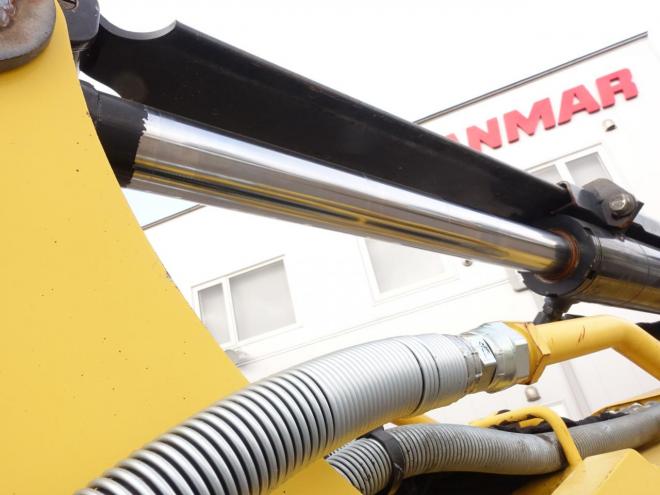 バックホーヤンマー　VIO25-6　バケット容量0.08m3