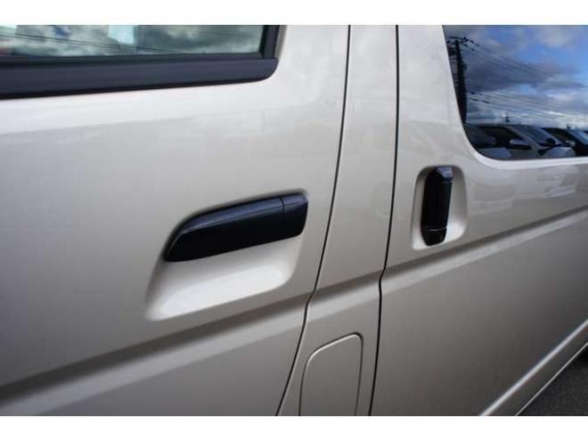 ハイエースバンスーパーロングHR　8人乗りキャンピング4WD　走行充電&外部充電&サブバッテリー　　　&FFヒーター&冷蔵庫&シンク&給排水　アルパインBIG-X&フリップダウン　415COBRAフロントリップ&バッドラッカー17AW　デジタルインナー　全方位カメラ 2700