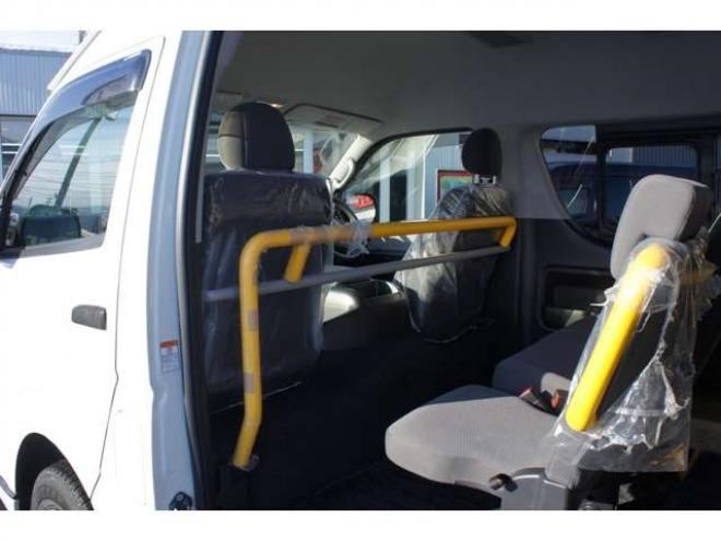 レジアスエース2.7 ウェルキャブ Bタイプ スーパーロング 4WD　ワンオーナー　純正メモリーナビTV　Bカメラ　車いす移動車　車いす2基固定装置付き　9人乗り　リア電動リフト　寒冷地仕様 福祉車両 2700