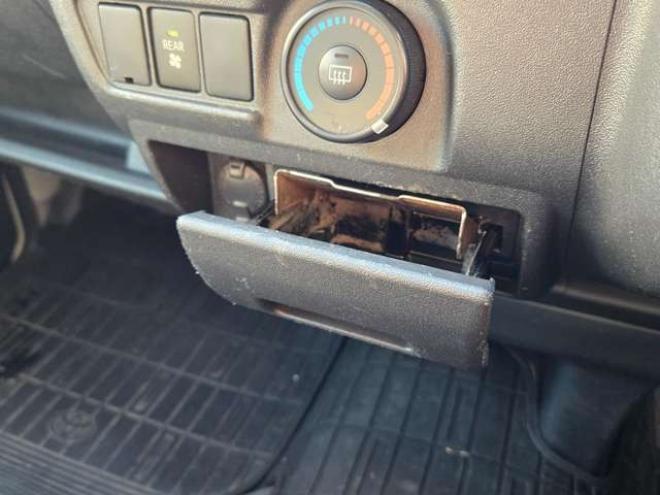 レジアスエース3.0 DX ロングボディ ディーゼルターボ 4WD　寒冷地仕様　リアヒーター　キーレス　マルチユースシートバックコンソール　フロントアンダーミラー　電動格納ミラー　パワーヒート　デイライト　純正オーディオ　FM/AM　AUX　バックカメラ 3000