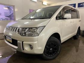 デリカ　Ｄ：５　Ｇパワーパッケージ　本州仕入　寒冷地仕様　禁煙車　両側パワースライドドア　エクストリーム１６インチＡＷ＋ＮＥＯＬＩＮホワイトレター　新品ＪＡＯＳブラックマッドガード　アルパイン製リアグリップダウンモニター　ストラーダナビ 4WD 2400 5Dr