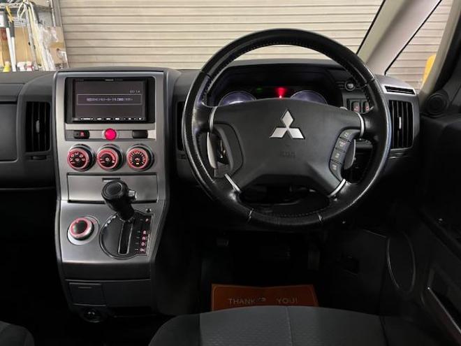 デリカＤ：５　Ｇパワーパッケージ　本州仕入　寒冷地仕様　禁煙車　両側パワースライドドア　エクストリーム１６インチＡＷ＋ＮＥＯＬＩＮホワイトレター　新品ＪＡＯＳブラックマッドガード　アルパイン製リアグリップダウンモニター　ストラーダナビ 4WD 2400 5Dr