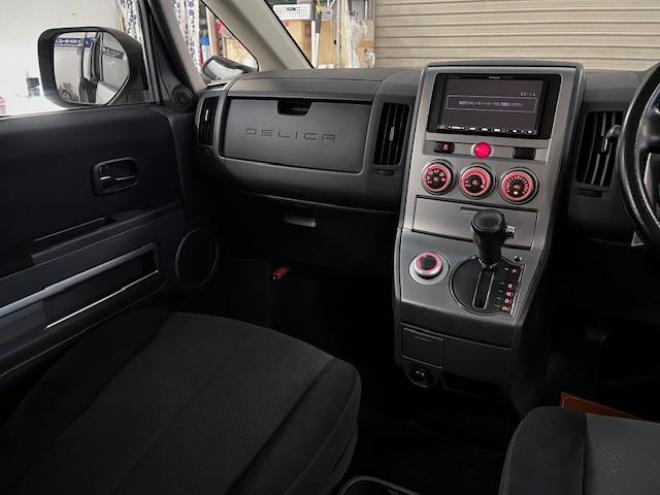 デリカＤ：５　Ｇパワーパッケージ　本州仕入　寒冷地仕様　禁煙車　両側パワースライドドア　エクストリーム１６インチＡＷ＋ＮＥＯＬＩＮホワイトレター　新品ＪＡＯＳブラックマッドガード　アルパイン製リアグリップダウンモニター　ストラーダナビ 4WD 2400 5Dr