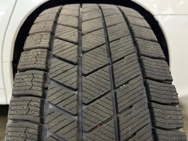 アルファードハイブリッドＳＲ　Ｃパッケージ　本州仕入　寒冷地仕様　禁煙車　純正ブラックレザーシート　両側パワースライドドア　パワーバックドア　純正１７インチＡＷ　社外１６ＡＷ＋スタッドレスタイヤ付　純正ナビ　Ｂｌｕｅｔｏｏｔｈオーディオ　ＥＴＣ 4WD 2500 5Dr