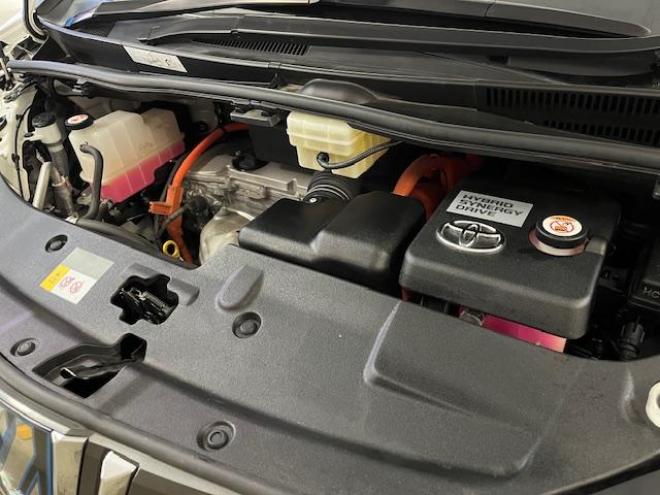 アルファードハイブリッドＳＲ　Ｃパッケージ　本州仕入　寒冷地仕様　禁煙車　純正ブラックレザーシート　両側パワースライドドア　パワーバックドア　純正１７インチＡＷ　社外１６ＡＷ＋スタッドレスタイヤ付　純正ナビ　Ｂｌｕｅｔｏｏｔｈオーディオ　ＥＴＣ 4WD 2500 5Dr