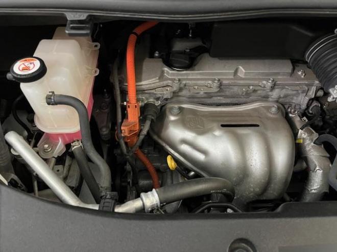 アルファードハイブリッドＳＲ　Ｃパッケージ　本州仕入　寒冷地仕様　禁煙車　純正ブラックレザーシート　両側パワースライドドア　パワーバックドア　純正１７インチＡＷ　社外１６ＡＷ＋スタッドレスタイヤ付　純正ナビ　Ｂｌｕｅｔｏｏｔｈオーディオ　ＥＴＣ 4WD 2500 5Dr