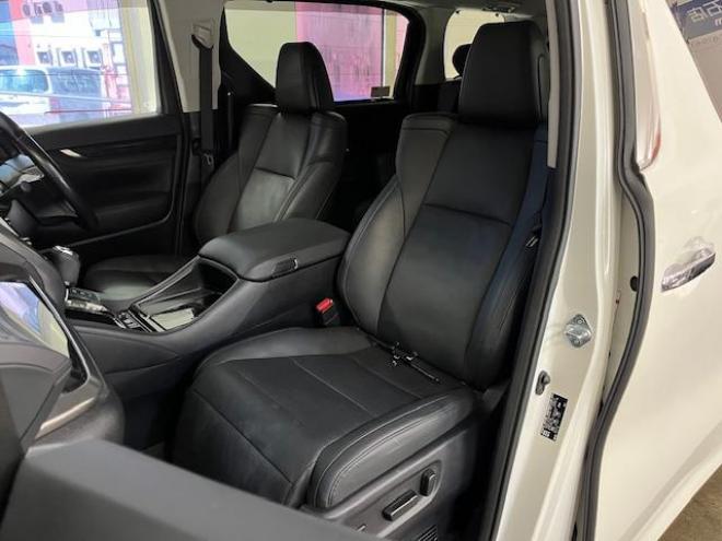 アルファードハイブリッドＳＲ　Ｃパッケージ　本州仕入　寒冷地仕様　禁煙車　純正ブラックレザーシート　両側パワースライドドア　パワーバックドア　純正１７インチＡＷ　社外１６ＡＷ＋スタッドレスタイヤ付　純正ナビ　Ｂｌｕｅｔｏｏｔｈオーディオ　ＥＴＣ 4WD 2500 5Dr
