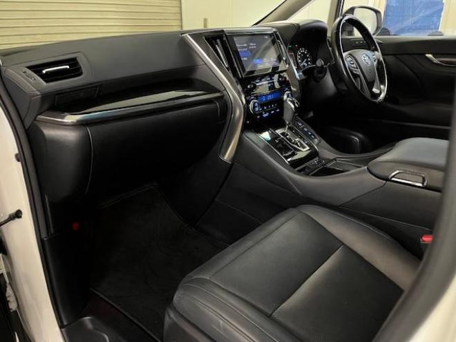 アルファードハイブリッドＳＲ　Ｃパッケージ　本州仕入　寒冷地仕様　禁煙車　純正ブラックレザーシート　両側パワースライドドア　パワーバックドア　純正１７インチＡＷ　社外１６ＡＷ＋スタッドレスタイヤ付　純正ナビ　Ｂｌｕｅｔｏｏｔｈオーディオ　ＥＴＣ 4WD 2500 5Dr