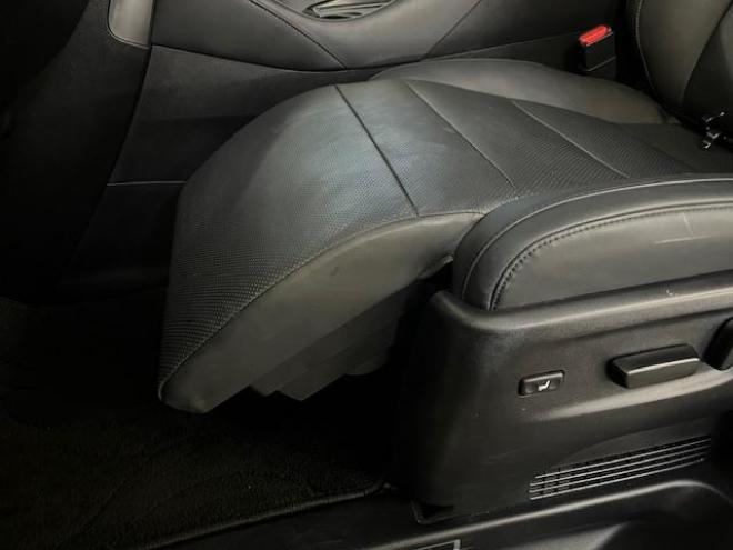 アルファードハイブリッドＳＲ　Ｃパッケージ　本州仕入　寒冷地仕様　禁煙車　純正ブラックレザーシート　両側パワースライドドア　パワーバックドア　純正１７インチＡＷ　社外１６ＡＷ＋スタッドレスタイヤ付　純正ナビ　Ｂｌｕｅｔｏｏｔｈオーディオ　ＥＴＣ 4WD 2500 5Dr