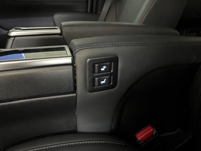 アルファードハイブリッドＳＲ　Ｃパッケージ　本州仕入　寒冷地仕様　禁煙車　純正ブラックレザーシート　両側パワースライドドア　パワーバックドア　純正１７インチＡＷ　社外１６ＡＷ＋スタッドレスタイヤ付　純正ナビ　Ｂｌｕｅｔｏｏｔｈオーディオ　ＥＴＣ 4WD 2500 5Dr