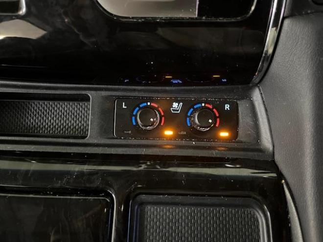 アルファードハイブリッドＳＲ　Ｃパッケージ　本州仕入　寒冷地仕様　禁煙車　純正ブラックレザーシート　両側パワースライドドア　パワーバックドア　純正１７インチＡＷ　社外１６ＡＷ＋スタッドレスタイヤ付　純正ナビ　Ｂｌｕｅｔｏｏｔｈオーディオ　ＥＴＣ 4WD 2500 5Dr