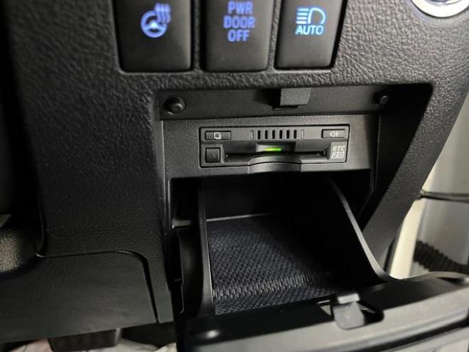 アルファードハイブリッドＳＲ　Ｃパッケージ　本州仕入　寒冷地仕様　禁煙車　純正ブラックレザーシート　両側パワースライドドア　パワーバックドア　純正１７インチＡＷ　社外１６ＡＷ＋スタッドレスタイヤ付　純正ナビ　Ｂｌｕｅｔｏｏｔｈオーディオ　ＥＴＣ 4WD 2500 5Dr