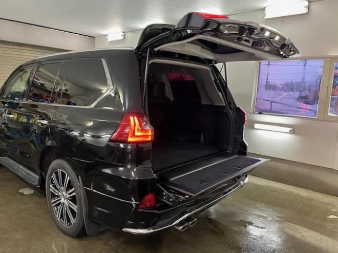 レクサスＬＸ５７０　本州仕入　寒冷地仕様　禁煙車　クリフォードセキュリティ　純正２１インチＡＷ　社外１８ＡＷ＋スタッドレスタイヤ付　純正ブラックレザーシート　ヘッドアップディスプレイ　全方位パノラミックビューモニター 4WD 5700 5Dr