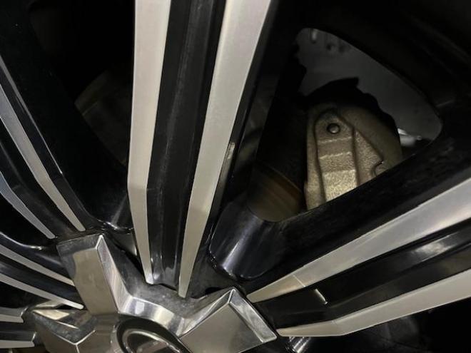 レクサスＬＸ５７０　本州仕入　寒冷地仕様　禁煙車　クリフォードセキュリティ　純正２１インチＡＷ　社外１８ＡＷ＋スタッドレスタイヤ付　純正ブラックレザーシート　ヘッドアップディスプレイ　全方位パノラミックビューモニター 4WD 5700 5Dr