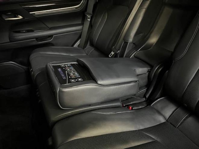 レクサスＬＸ５７０　本州仕入　寒冷地仕様　禁煙車　クリフォードセキュリティ　純正２１インチＡＷ　社外１８ＡＷ＋スタッドレスタイヤ付　純正ブラックレザーシート　ヘッドアップディスプレイ　全方位パノラミックビューモニター 4WD 5700 5Dr