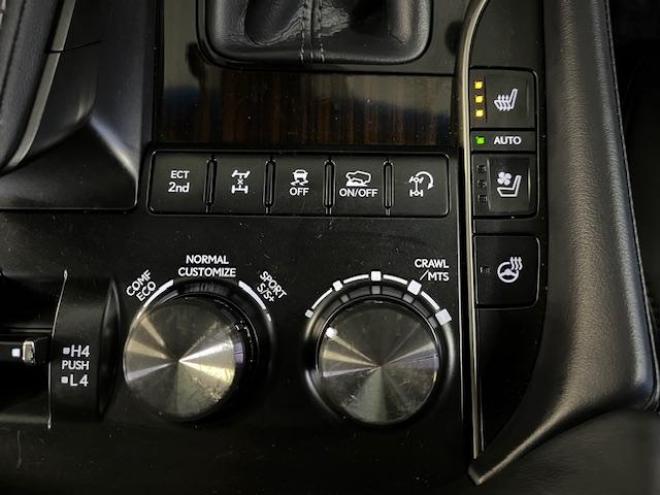 レクサスＬＸ５７０　本州仕入　寒冷地仕様　禁煙車　クリフォードセキュリティ　純正２１インチＡＷ　社外１８ＡＷ＋スタッドレスタイヤ付　純正ブラックレザーシート　ヘッドアップディスプレイ　全方位パノラミックビューモニター 4WD 5700 5Dr